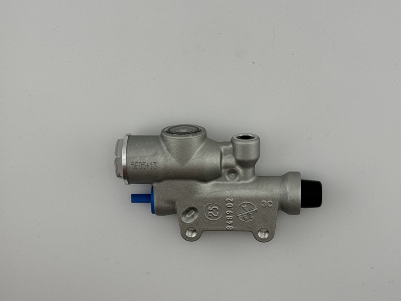 Brembo S.p.A. UPGRADE hoofdcilinder achter - PS13 Silver - met reservoir Figuur 1