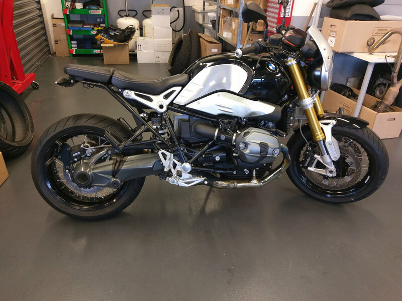Design de acces BMW R Nine T1200 negru sub șa Figura 9