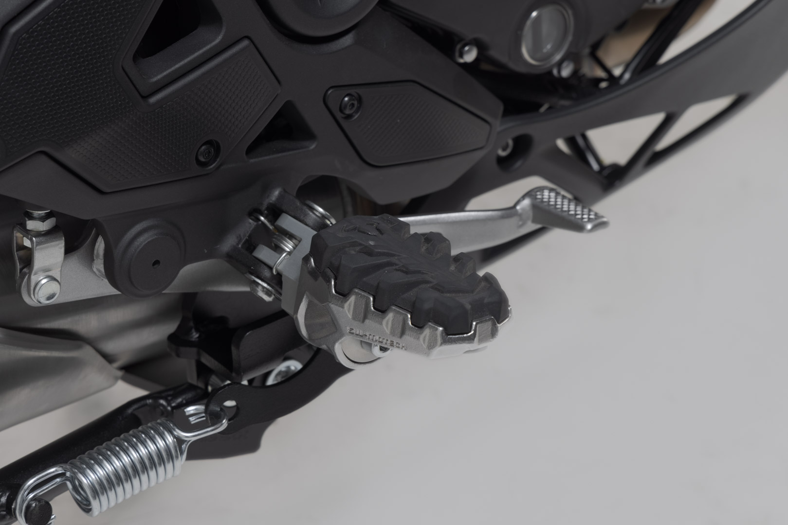 Kit de sprijin pentru picioare SW-Motech EVO - modele Kawasaki. Figura 5