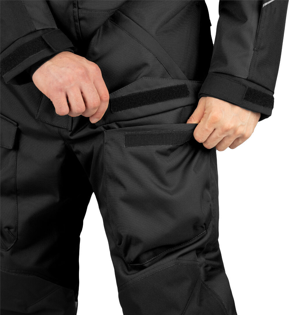 FXR Excursion 2025 1-delt snescooterdragt Sort Short M Figur 3