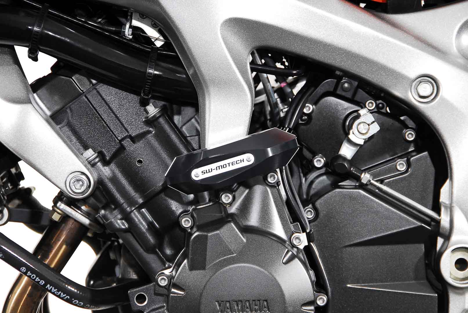 Kit SW-Motech Frame slider - Negru. Yamaha FZ1/Fazer FZ6/Fazer. Figura 3