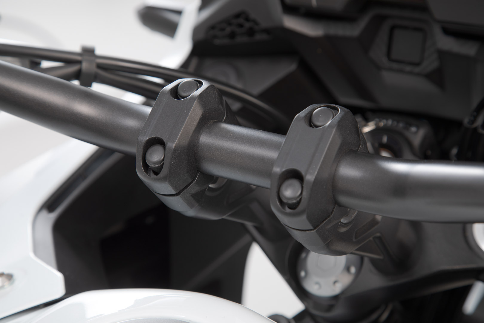 Ridicător de ghidon SW-Motech pentru ghidon Ø de 28 mm - H=20 mm. Negru. Figura 2