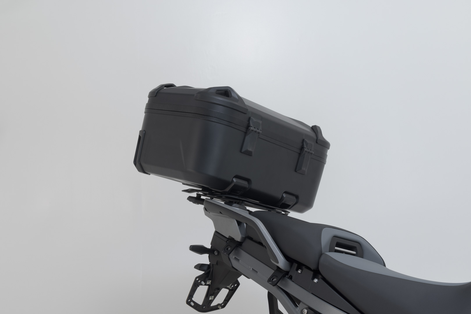 Setul SW-Motech Adventure DUSC cu cutie top case XL - Negru. BMW R 1300 GS Adv. Transportor top case BMW. Figura 5