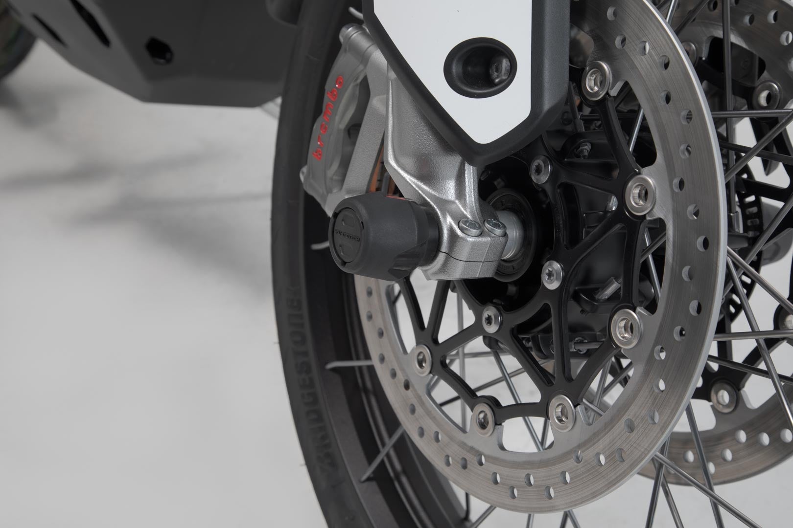 SW-Motech Slider set for front axle - Black. Triumph, Honda, Voge, Yamaha models. Figure 4
